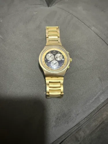 Swatch cara preta