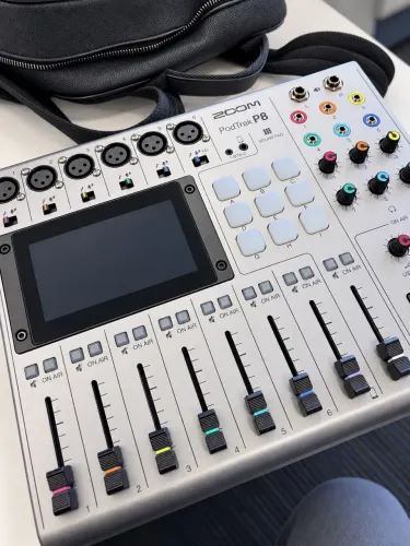 Zoom PodTrak P8  - Seu podcast com estrutura profissional