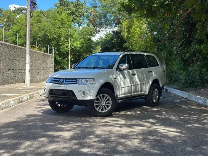 Mitsubishi Pajero Dakar HPE 3.2 4X4 T.I Dies 5P AUT 2015