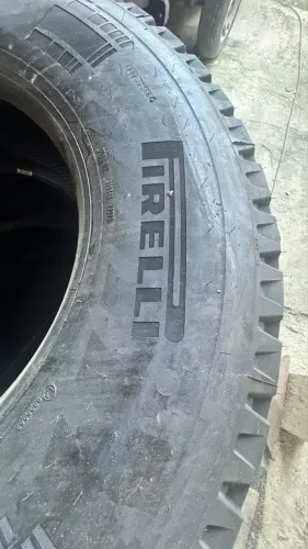 Vendo pneu de caminhão