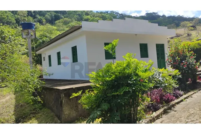 Chácara com 3 casas, excelente ivestimento