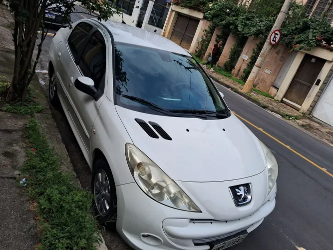 Peugeot 207 Sed. Passion XR Sport 1.4 Flex 8V 4P 2012