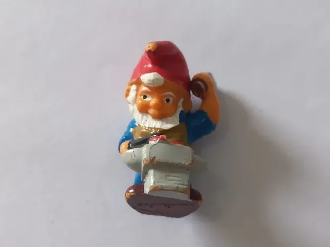 miniatura boneco gnomo ferreiro anões original kinder ovo