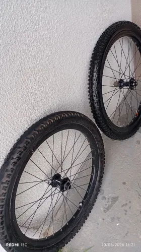 Vendo par de rodas aro 26 montadas?