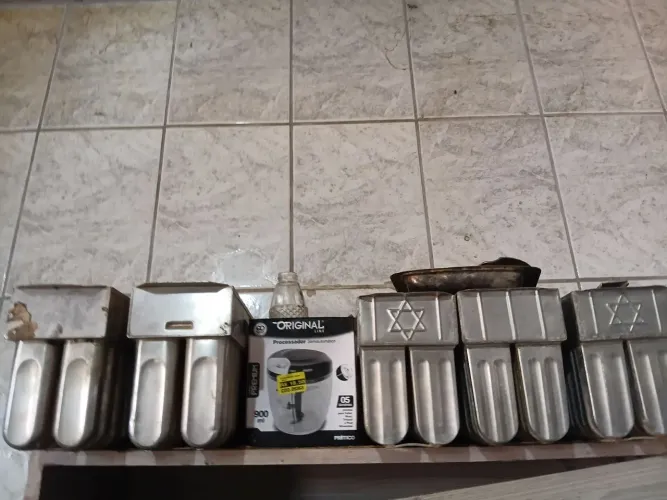 Cubas de picole com 22cavas tenho 5 vendo as cinco por 700 para vender.logo