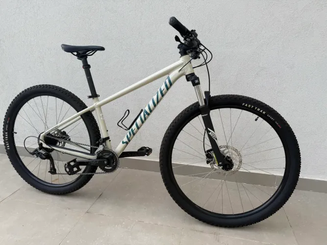 Bicicleta Specialized Rockhopper Sport 29 Tamanho M | Estado de Nova | Único Dono