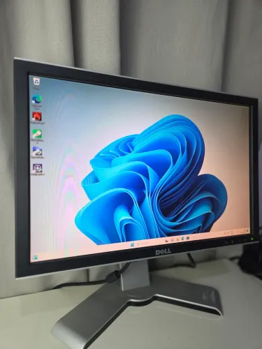 Monitor Dell 20' altamente regulável