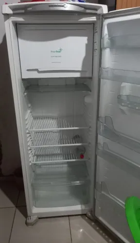Vendo geladeira consul facilite frost free 342 lt branca muito bem conservada