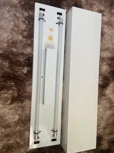 luminária de sobrepor para duas lâmpadas fluorescentes tubulares.