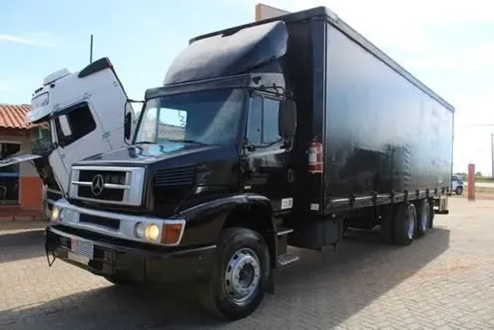 Caminhão truck sider para frete transporte em geral