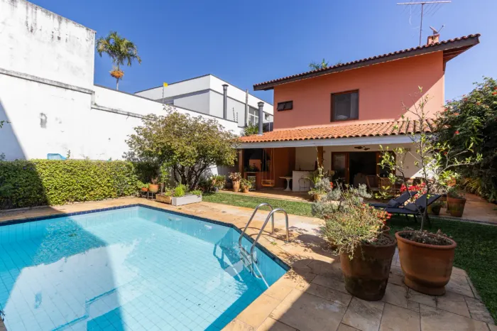 Casa para venda em Alto da Lapa com 4 quartos, sendo 3 suítes, 400m²