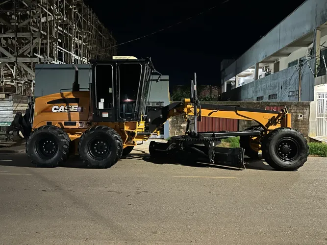 Motoniveladora 2009 330 mil 