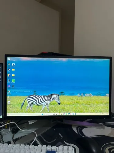 Monitor Gamer AOC Agon 24? 240Hz - Áudio e Dobrável