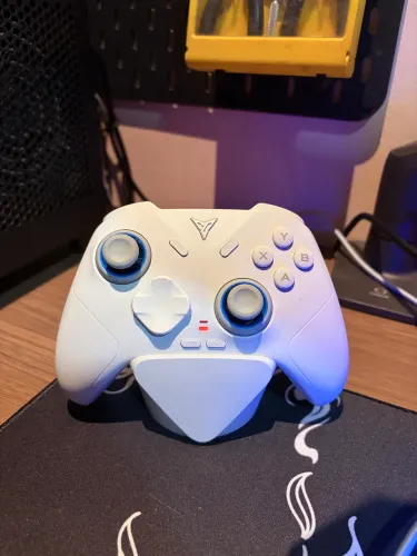 Controle de Vídeo Game Flydigi Direwolf 4 + Dock de carregamento
