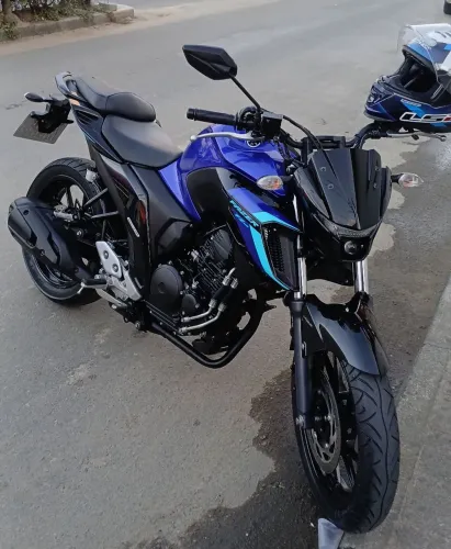 Vendo FZ25 sem detalhes