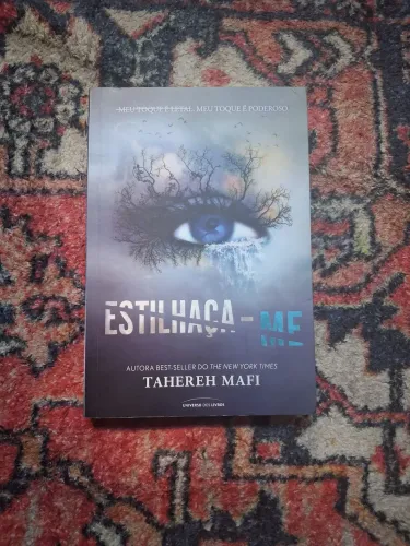 Livro Estilhaça-me