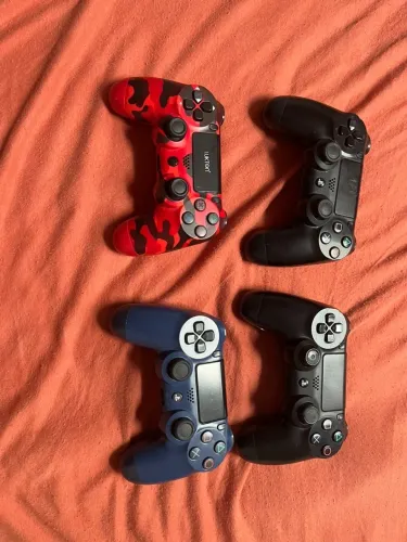 PlayStation 4 em excelente estado de conservação