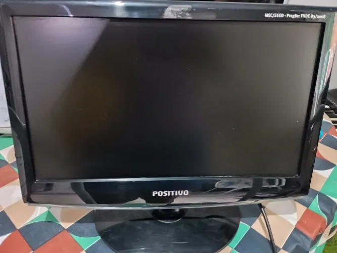 Monitor computador (Positivo)