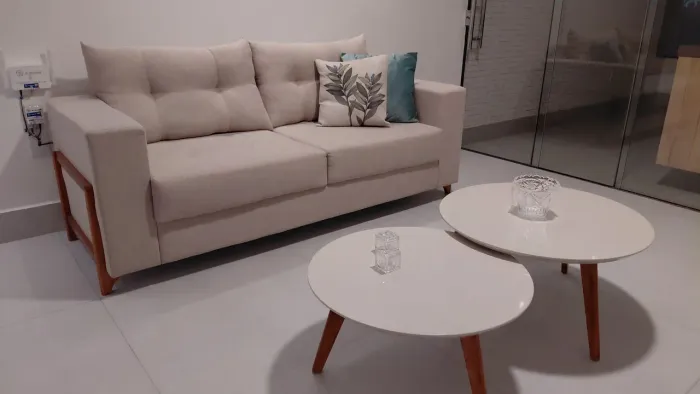 Lindo conjunto de sofa e mesa de centro