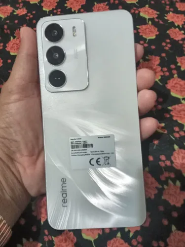 Celular usado apenas 4 meses. Motivo da venda pq preciso paga a parcela da moto.