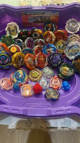 Lote Beyblade Burst + Arena BeyBlade Roxa + 30 Beyblade