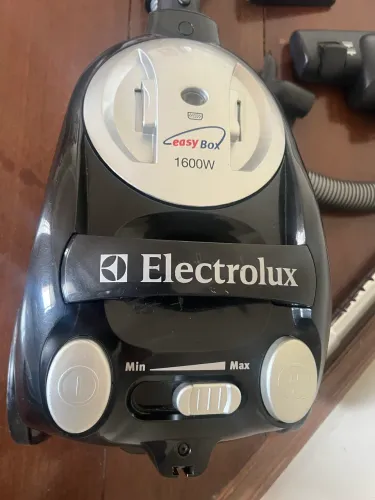 Aspirador de Pó Eletrolux EasyBox