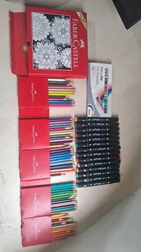 Kit Arts vendendo para custear estudos