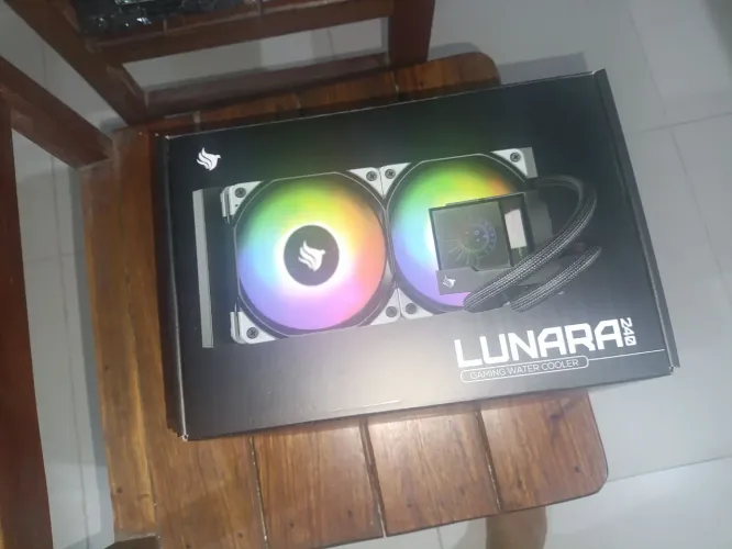 Water Cooler Pichau Lunara 240mm<br>- ARGB<br>- 240mm<br>- Preto<br><br>R$ 250,00