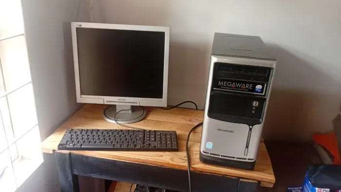 PC Completo Megaware - Monitor + Teclado + Mouse (Pronto para Uso!)