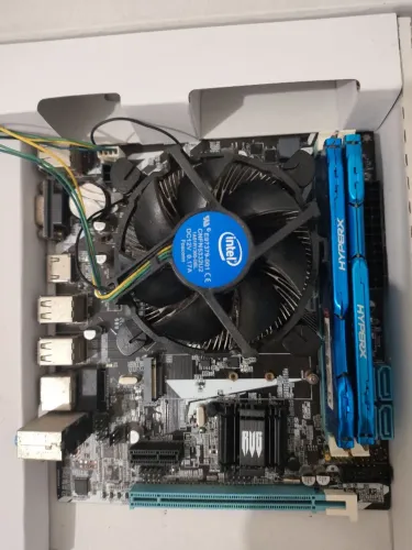 Kit placa mãe h61 i7 3770 e 16gb de memoria ram (2x8) hyper X ddr3