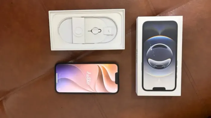 iPhone 16e