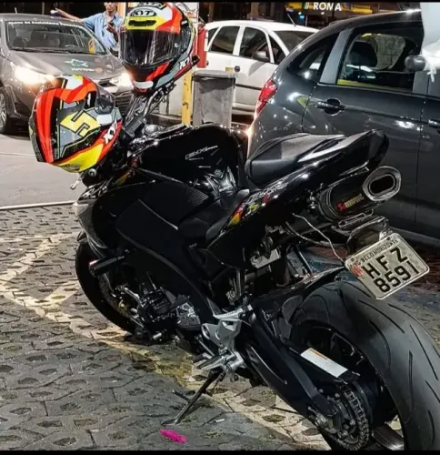 Suzuki GSX 1300 B-King 2010 Preta - Canhão de 184cv (Motor Hayabusa)