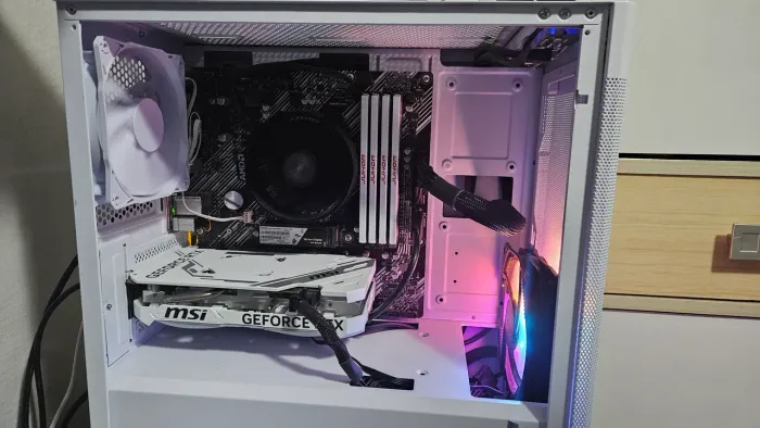 Pc Gamer Amd (Ryzen 5 5600 + 4060 8gb)