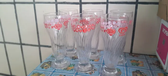 Conjunto de taças kibon