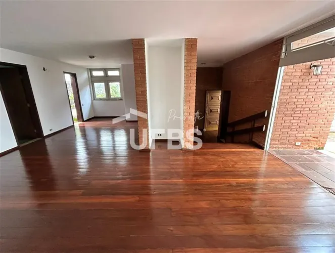 Casa térrea à venda de 355m² e 4 quartos no Setor Sul