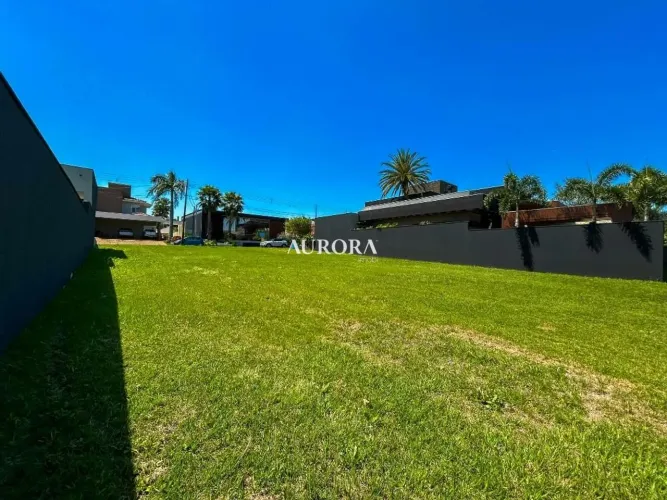 Terreno Plano à venda no Condomínio Villaggio do Engenho, já com Poço Artesiano, 700 m² po