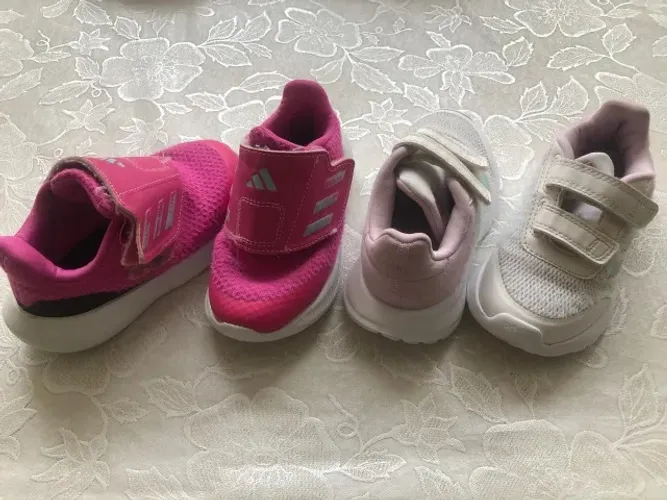 02 Tênis  Adidas Infantil  23