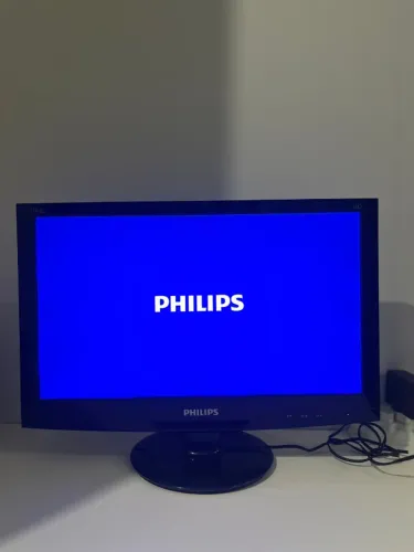 Monitor Philips 19" LED funcionando com fonte