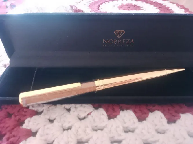 Caneta A nobreza Crown Nova nunca usada R$ 100,00 ótimo para presente