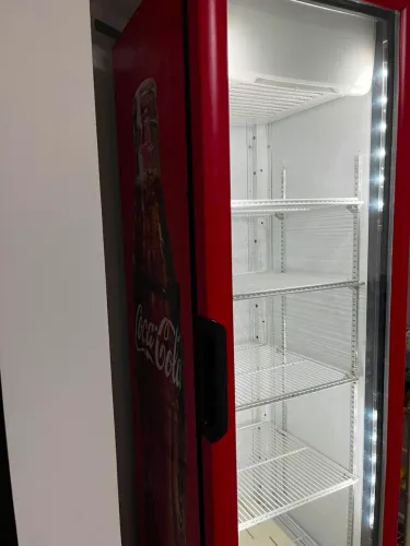 Geladeira Expositora Slim Coca-Cola
