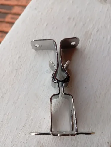 Fixador (prendedor, trava) de portas.