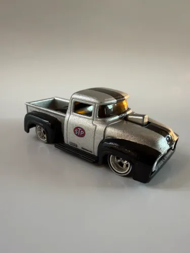 Hot wheels Custom ?58 Ford Truck - Customizada com pneu de borracha