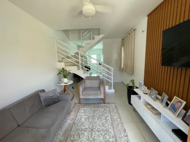 Vendo casa com 3 qts em condomínio Village Juriti Nova Iguacu
