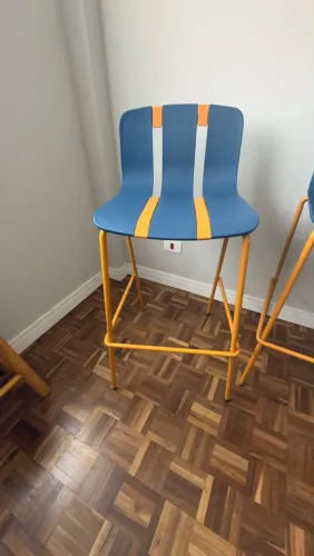 VENDO 4 BANQUETAS PARA BALCÃO