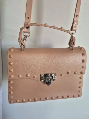 Bolsa bege de material melflex(plástico sustentável e antialérgico)