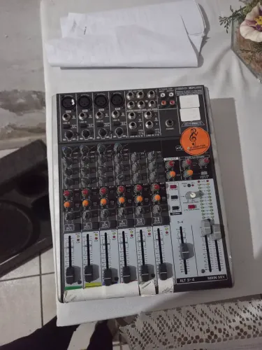 Mesa de som behringer 