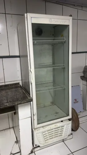Geladeira expositora Gelopar 1 porta para manutenção - trocar gás
