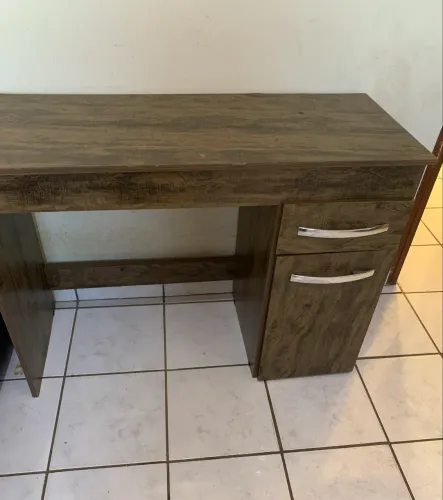 Mesa escritório/ computador com gaveta e nicho com porta 