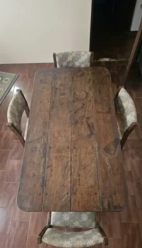 MESA COM 4 CADEIRAS 