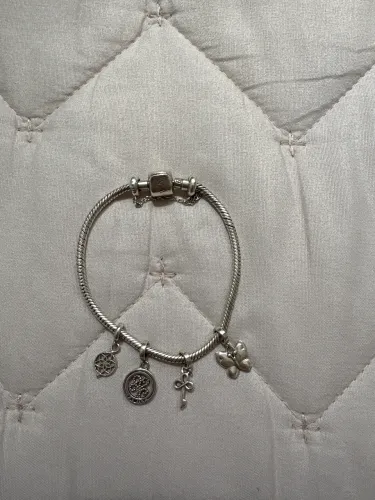 Pulseira vivara original, fecho tradicional + 3 pingentes + porta joias